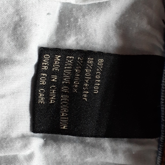 Suzanne Betro - Picture 6 of 7